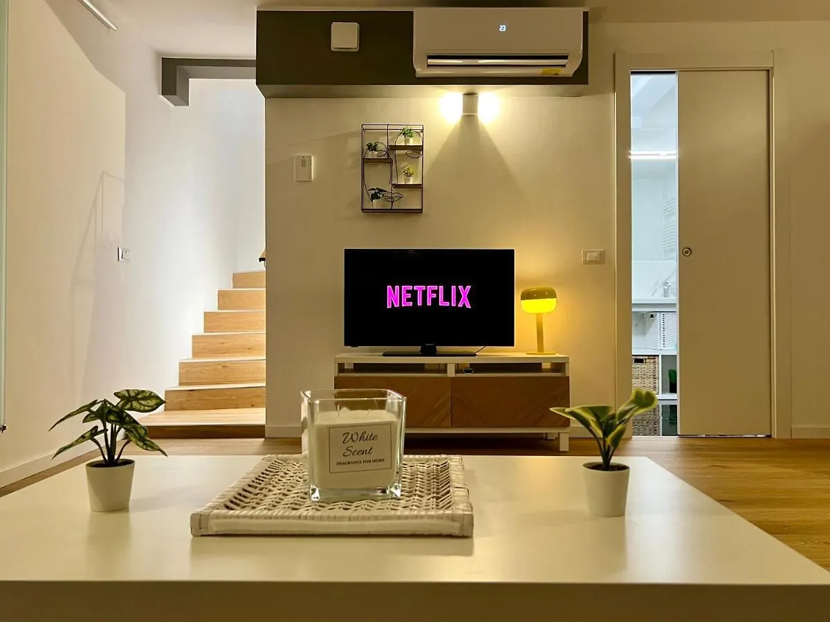 Central Luxe Haven Apartment Milan