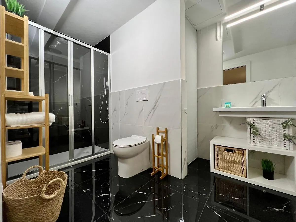 Central Luxe Haven Apartment Milan