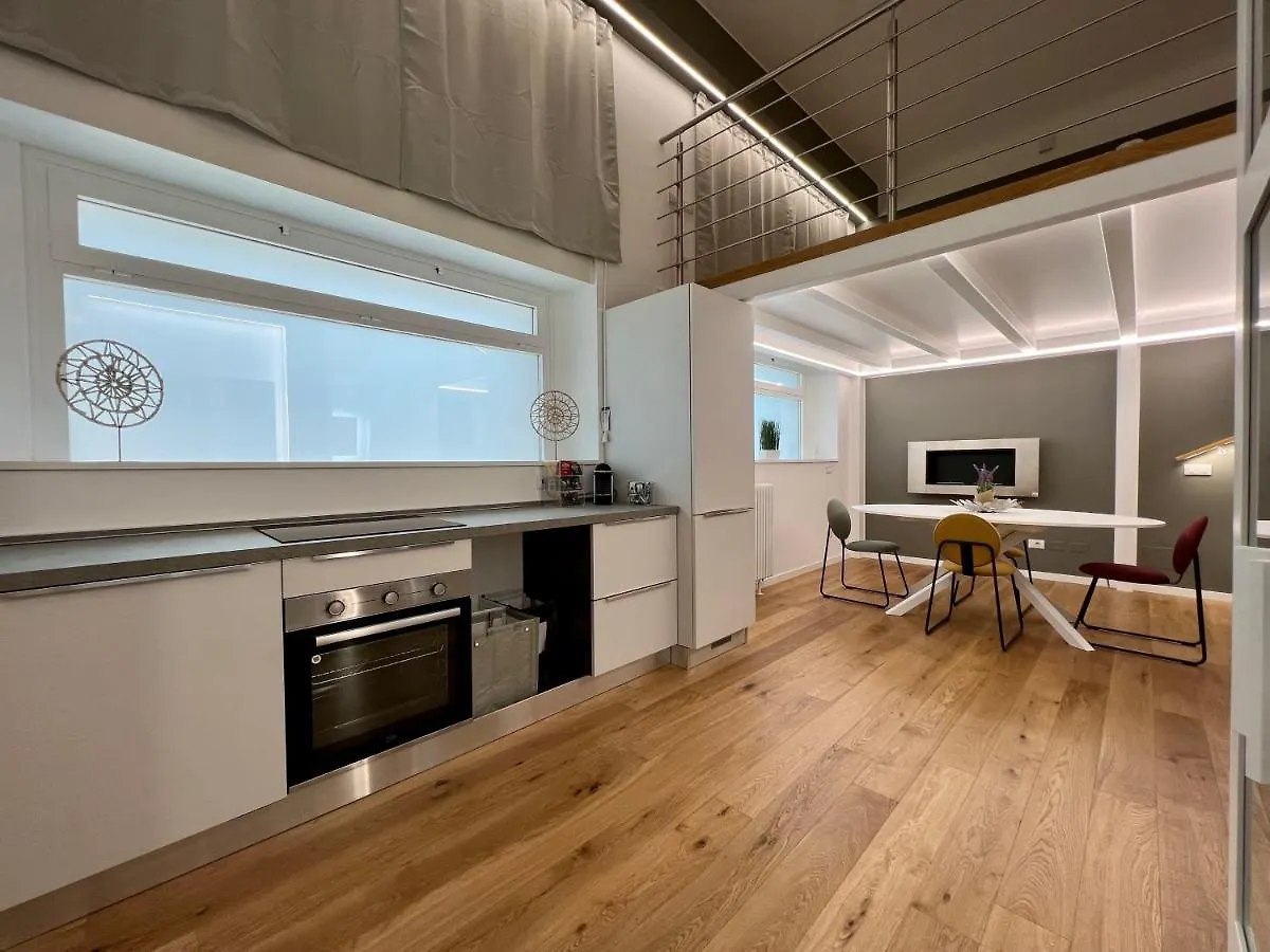 Central Luxe Haven Apartment Milan