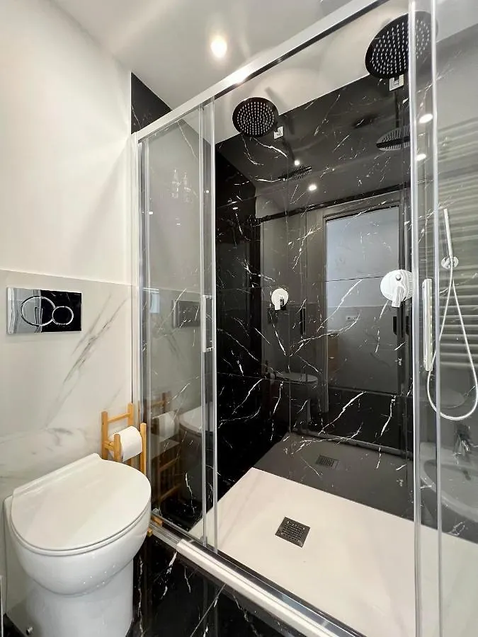 Central Luxe Haven Apartment Milan