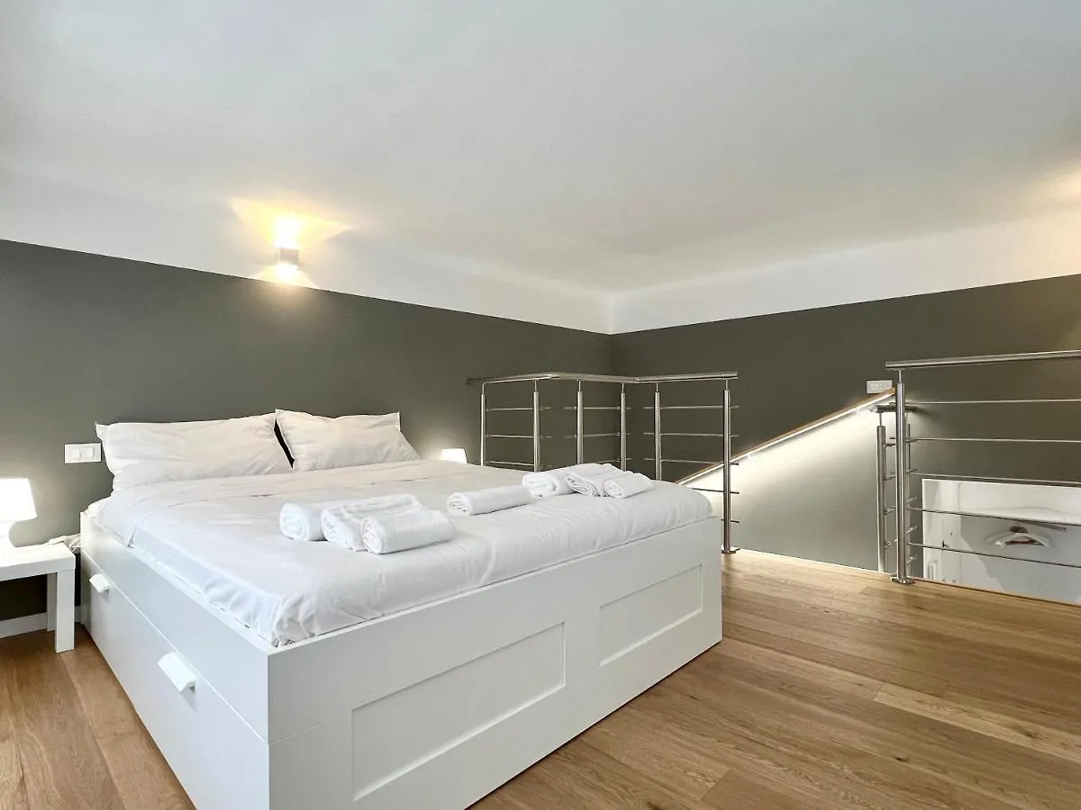 Central Luxe Haven Apartment Milan