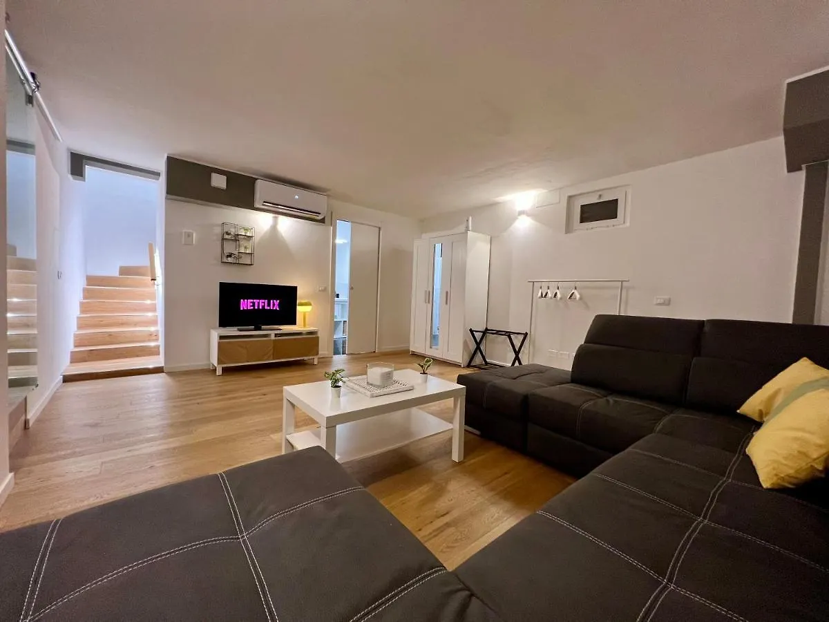 Central Luxe Haven Apartment Milan Italy